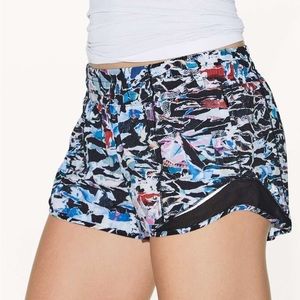 Lululemon Hotty Hot Shorts Culture Clash Multi/ Black